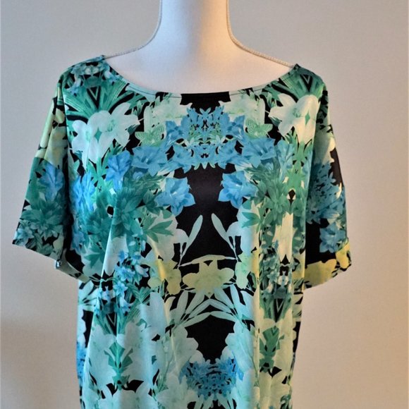 Vince Camuto Floral Top - Picture 2 of 5